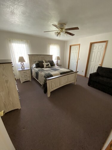 Lakefront Houghton Lake home - close to popular sandbar!