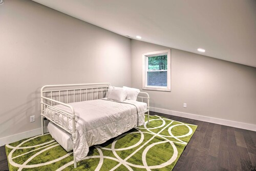 NEW! Lakefront London Gem w/Fire Pit, View & Decks