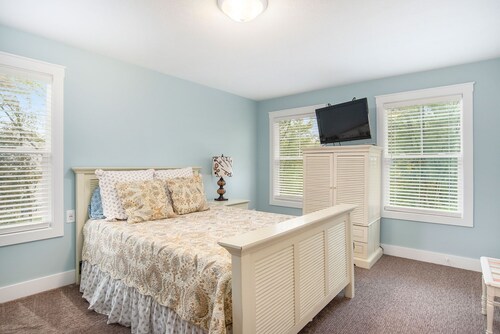 New build with pool, beach access, Theatre & Game Room. Rent 2 nights get 1 free