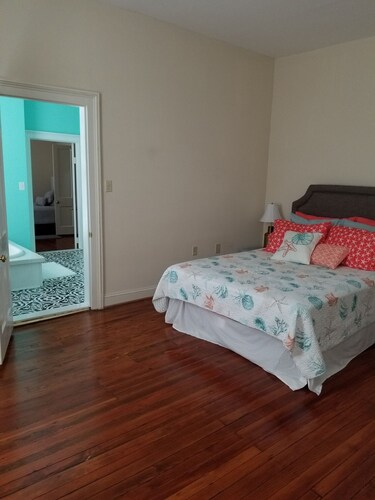Downtown 3BR walk everywhere to downtown shops and restaurants. 2 blocks away
