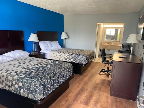 Riverwalk Inn & Suites