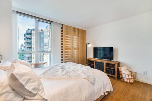 Monthly Furnished Rental: Luxuriously Cozy Kerrisdale Apartment- UBC/YVR/DT