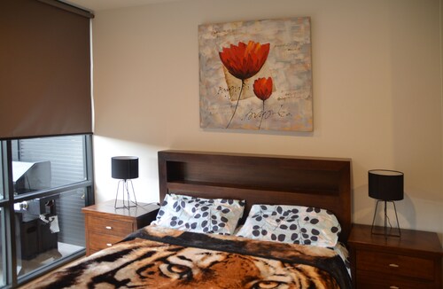 Fully Furnished New Designer apartment - Contemporary & Convenient