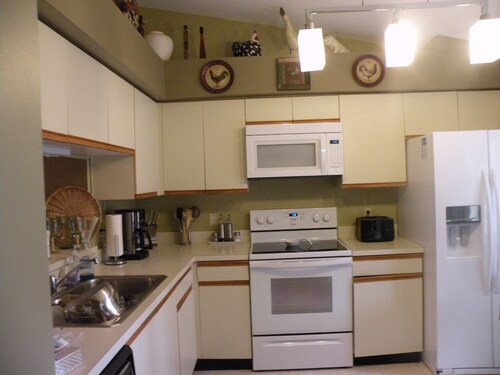2 BEDROOM CONDO IN GOLFING COMMUNITY,