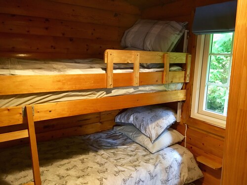 Cosy log cabin in Snowdonia with stunning views