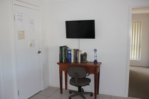 Beerwah Ideal 1 Bed Apartment, Pet friendly and only 5 minutes to Australia Zoo
