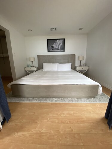 Breathtaking Ocean View Apartment - Manhattan Beach