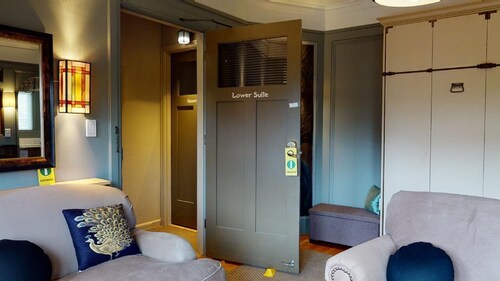 Fremont Bay Window apartment two beds