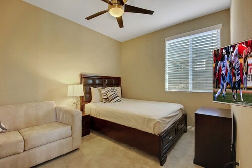 Lakehouse: Pool, Spa, Fireplace, Ping Pong, Lake!!