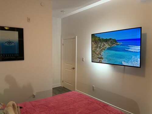 "Luxury Lake View Penthouse - Grand Memories"