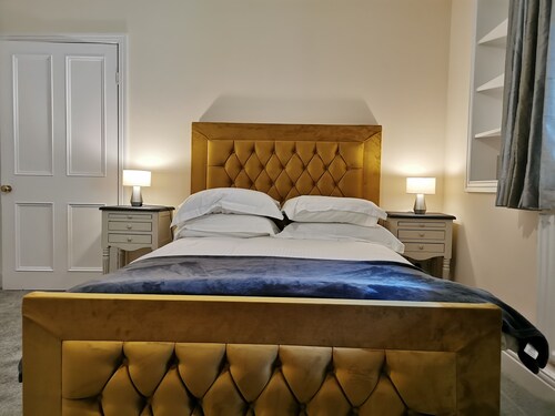 Riverside apartment. Tynemouth village spacious 1 bedroom sleeps 4