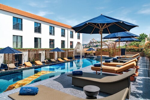 The Lodge Wine & Business Hotel