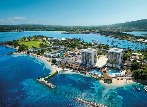 Sunset Beach Resort Spa and Waterpark - All Inclusive