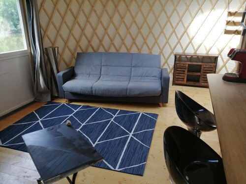 Yourte contemporaine au bord d'un étang (pêche) TOUT NOUVEAU