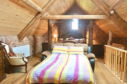 Private Hot Tub room, Annex & Country Retreat with Courtyard, Lake & Gardens.