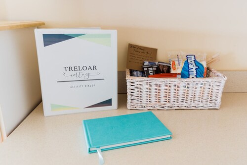 Treloar Lakeside Cottage