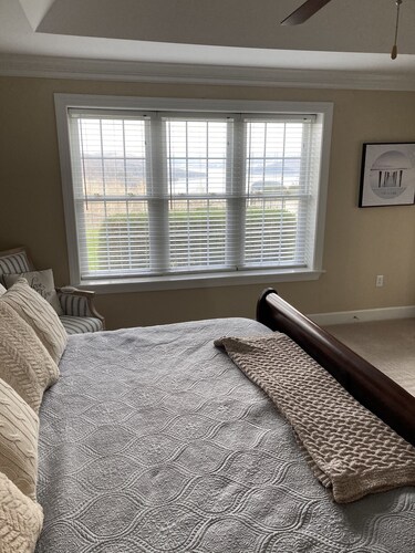 Gorgeous Condo with view overlooking Center Hill Lake