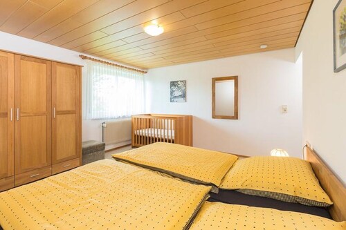 Ferienwohnung Anita mit Bergblick, WLAN, Terrassen & Gemeinschaftsgarten; Parkplätze vorhanden