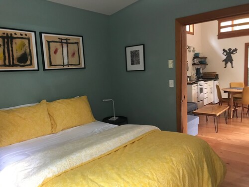 Modern and Cozy Pocket House in NE PDX