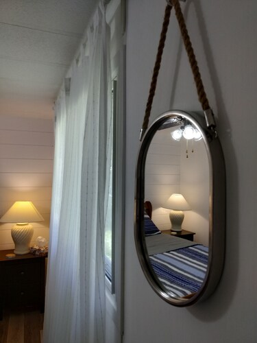 The Lazy Acre: Waterfront cottage with unparalleled views of Smith's Bay.