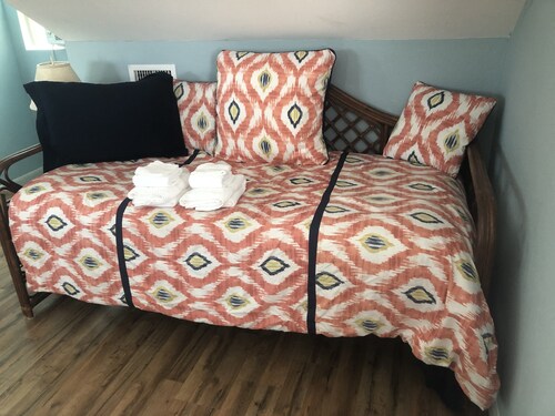 Brand New! Downtown Loft, Central Location Walking Distance to Beach and Bay!