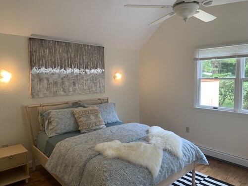 Waterfront three bedroom house with AC, deck, large yard, dock, nearby beaches.