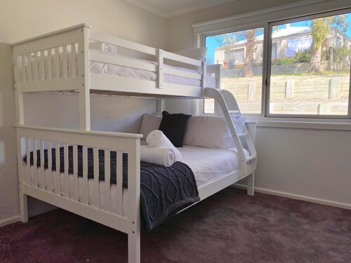 ✪ LUXURY ✪ 3BR Home with KING Bed ✪ Metung ✪