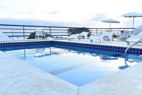 Manos Royal Hotel