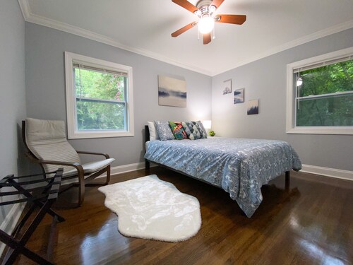 5 Star, Modern, Comfy, Clean, Pet Friendly... with a splash of Glam