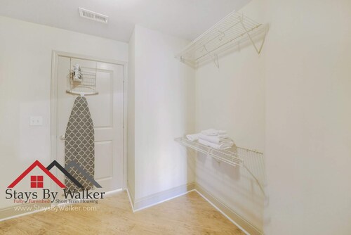 ❤️ 1BR SouthPark Condo ★ Balcony ★ WiFi (800 SqFt) StaysByWalker™