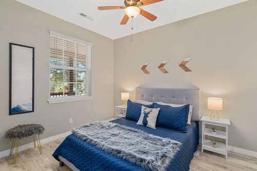 Sublime Mountain Retreat, Pool Table, Fire-Pit, Arcade Game, Ideal Location w/ Central A/C!