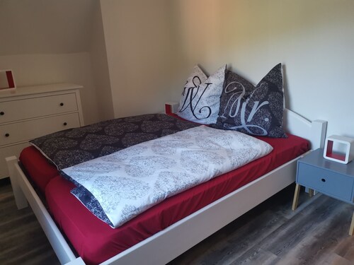 Liebevoll eingerichtete Ferienwohnung mit Balkon und Terrasse im Osterzgebirge