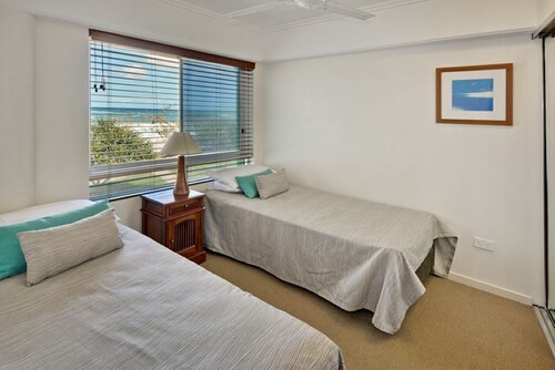 Rolling Surf Resort, Kings Beach Beachfront Ideal Apartment, Caloundra