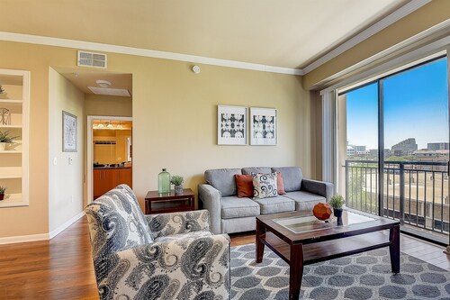 Frontdesk | Oakwood Residence Apts Uptown Dallas