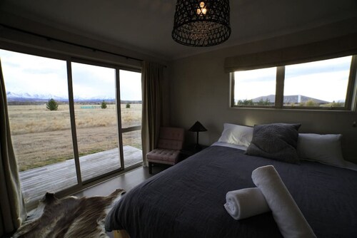 Raspberry Hut, Huge Spaces & Panoramic Views