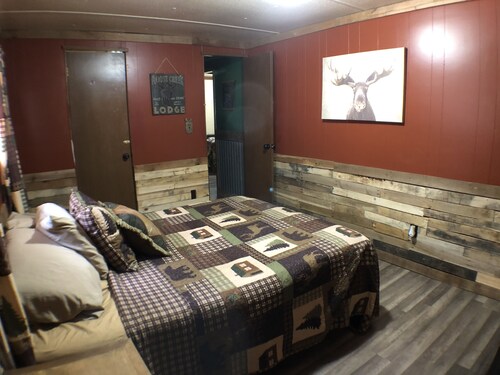 Carson Knotty Pine Cabin MINUTES from AF Ski Slopes