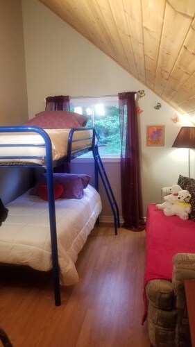 GET AWAY FROM THE GTA spend quiet peaceful time in at Reds Country Villa.