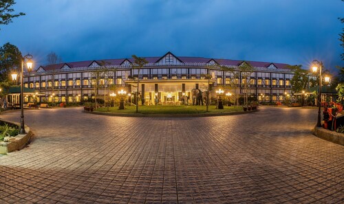 MAYFAIR Tea Resort