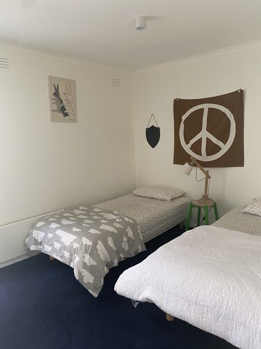 Barwon heads architect designed beach house, walk to everything & huge backyard