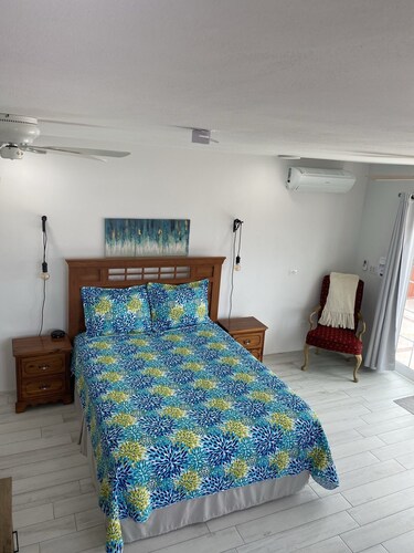 Casa Del Sol Studio Walking Distance Elbow Beach & 10 minutes drive to Hamilton