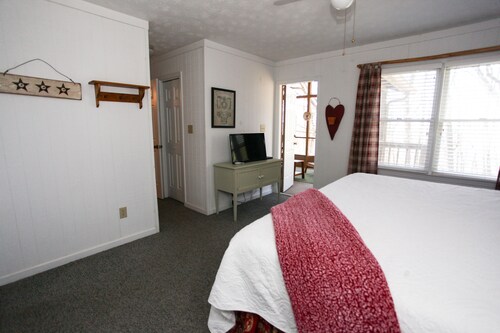 "The Twisted Branch" lodge at Bent Tree