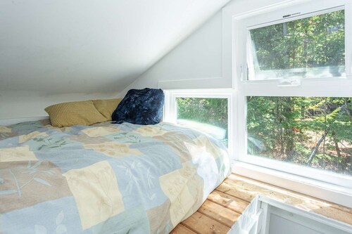 Renovated fully in 2020. Perched high up in Gondola Village. Free parking, walk to lifts