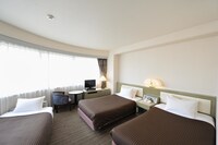 Triple Room, Smoking