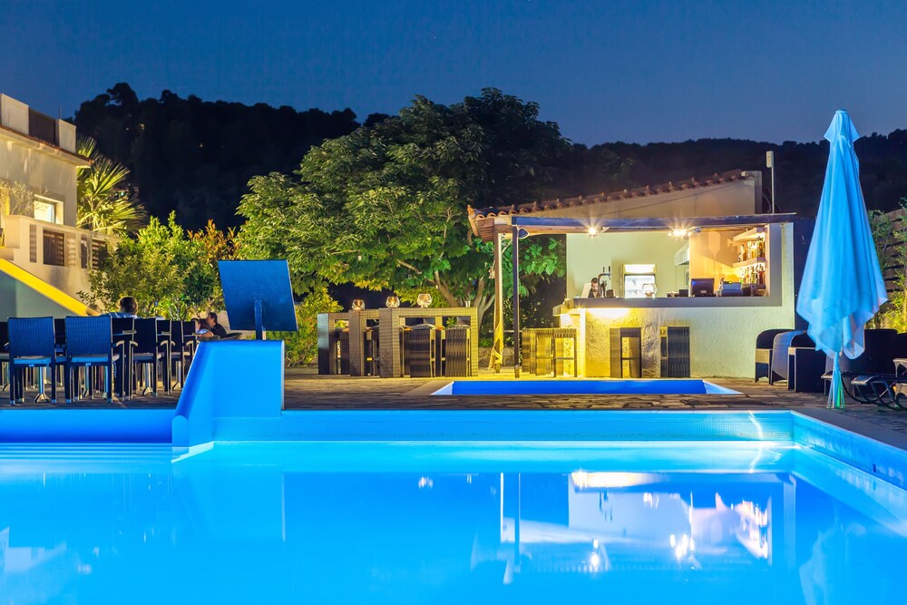 Poolside Bar