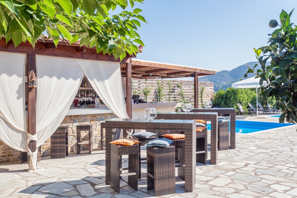 Poolside Bar