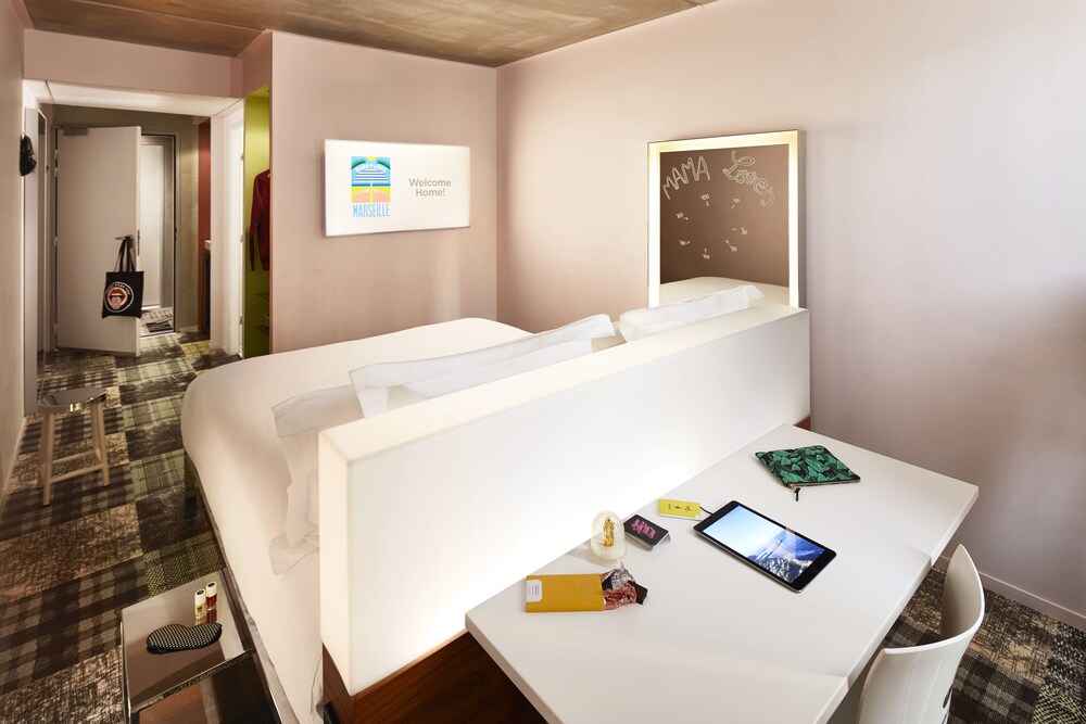 Medium Mama Double - Guestroom