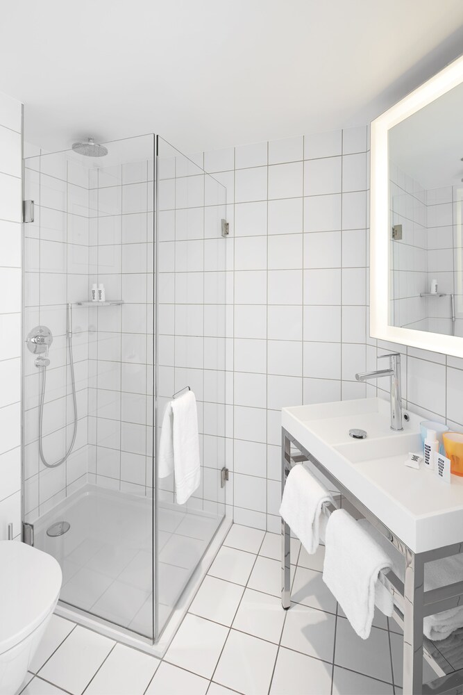 Small Mama Double - Bathroom