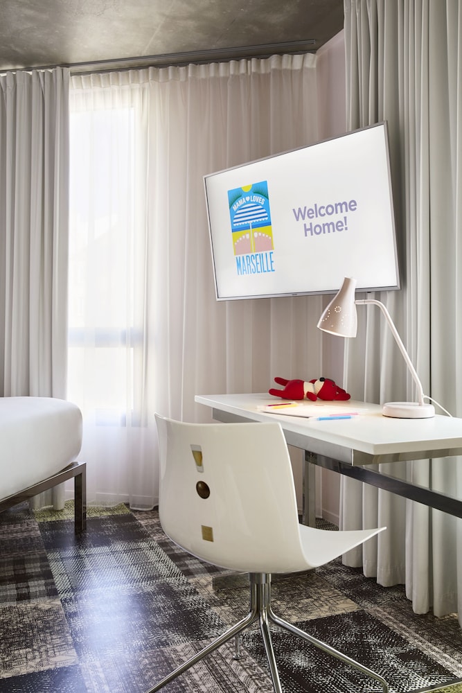 Large Mama Twin - Guestroom