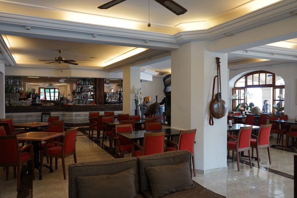 Hotel Lounge
