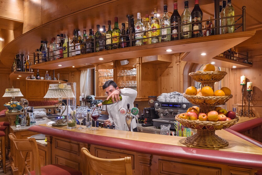 Hotel Bar
